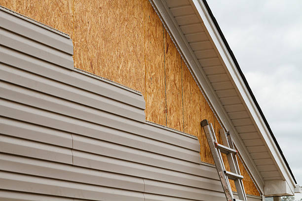 Professional Fiber Cement Siding technician working in Bellville, OH